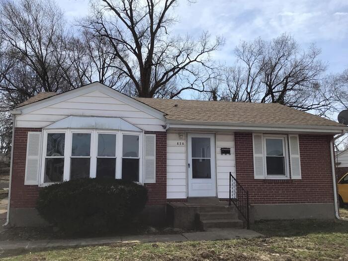 Foto principal - 830 Pershall Rd