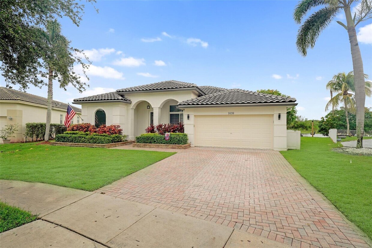 Foto del edificio - 16796 NW 8th St