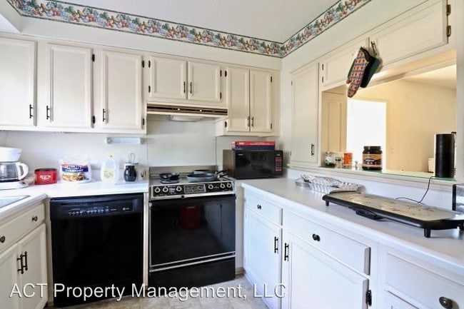 Building Photo - 2 br, 2 bath Apartment - 10 Pine Tree Rd #119
