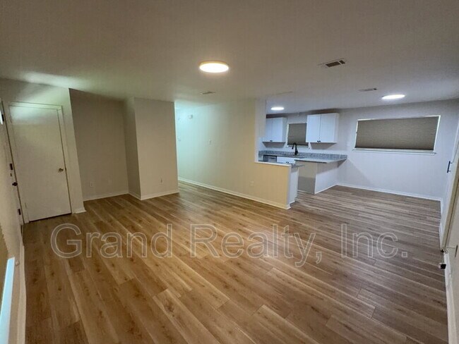 Foto del edificio - 6119 Shawn Ln