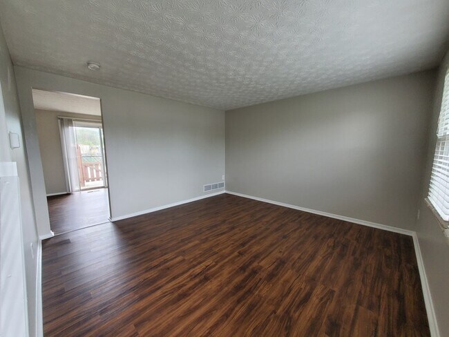 Foto del edificio - 5113 Sedalia Dr