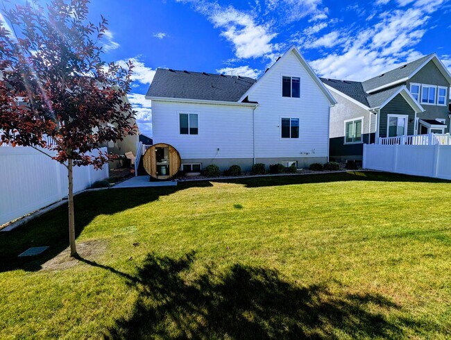 Foto del edificio - Lovely, spacious, newly built Lehi House!!