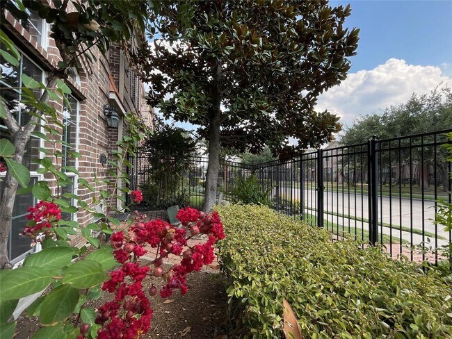 Foto del edificio - 13719 Brookbluff Ln
