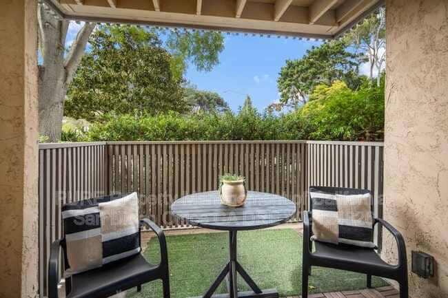 Building Photo - 8581 Villa La Jolla Dr