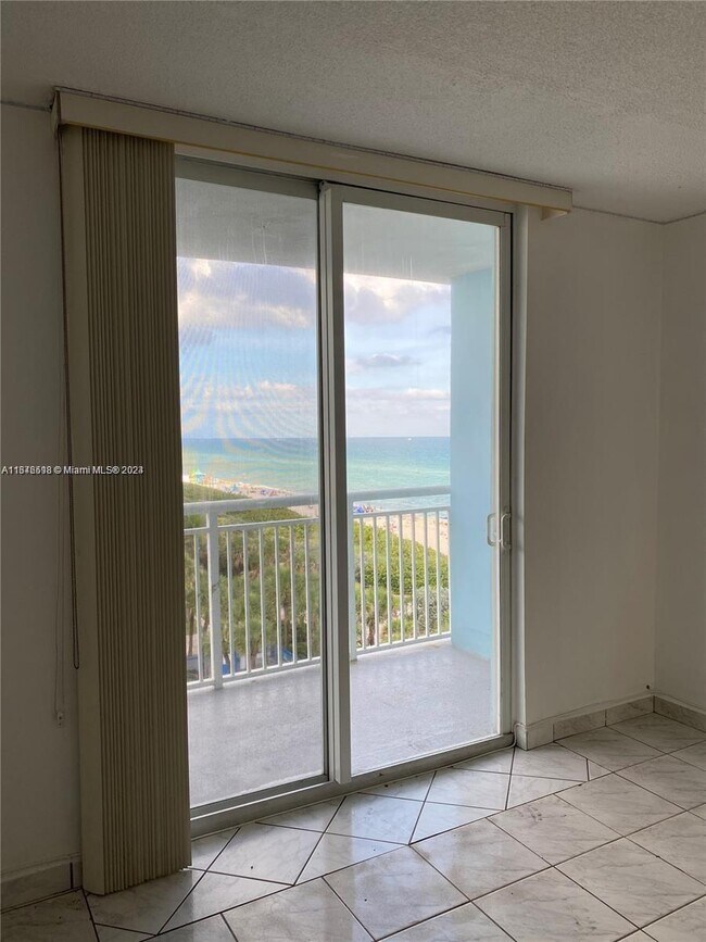 Foto del edificio - 6969 Collins Ave