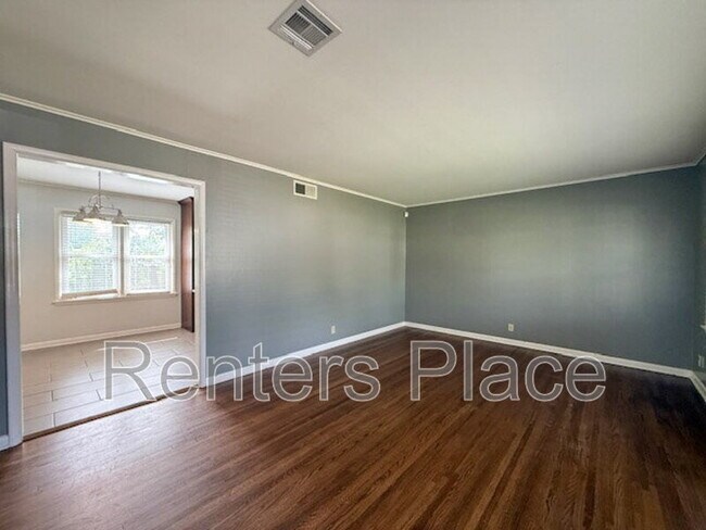 Foto del edificio - 3828 S Indianapolis Ave