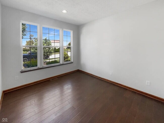 Foto del edificio - 2556 Greythorne Dr