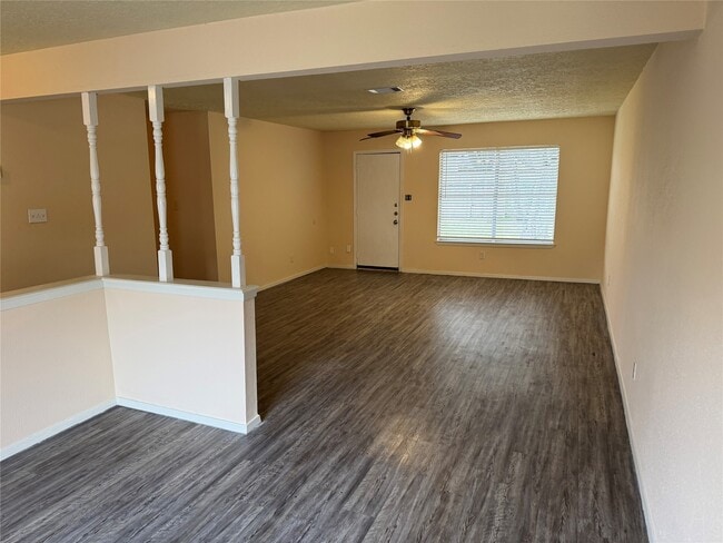 Foto del edificio - 11415 Loyola Dr