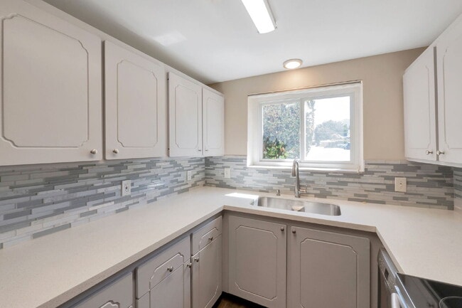 Foto del edificio - Sugarhouse -  2 Bed 1 Bath 1 Covered Parking