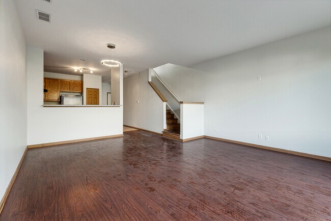 Building Photo - 906 Genesee Dr