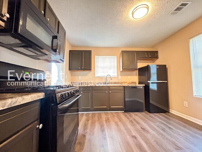 Foto del edificio - 6607 Ivy Log Dr SW