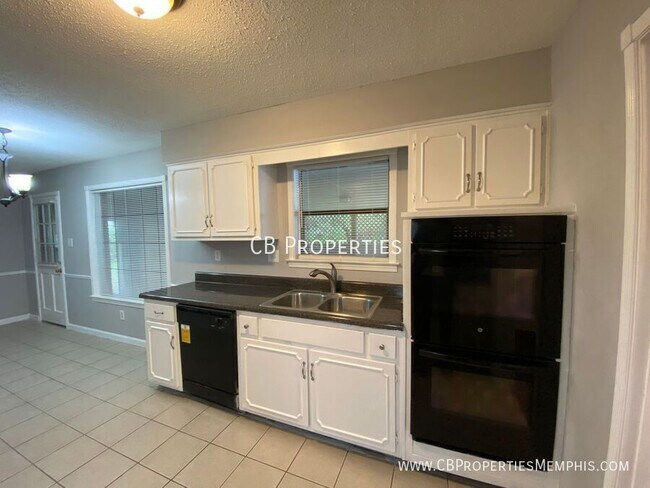 Foto del edificio - 6036 Williams Cove