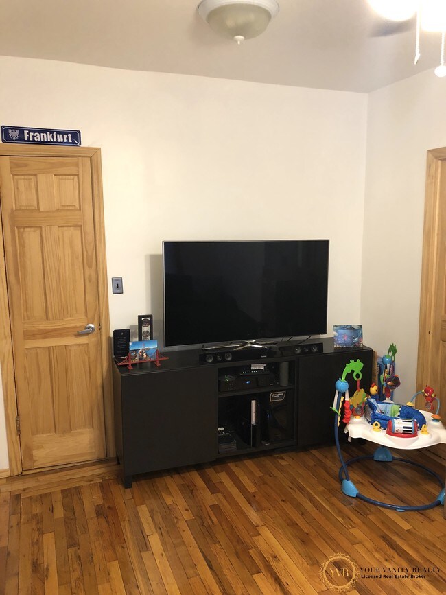 Foto del edificio - 4848 48th St