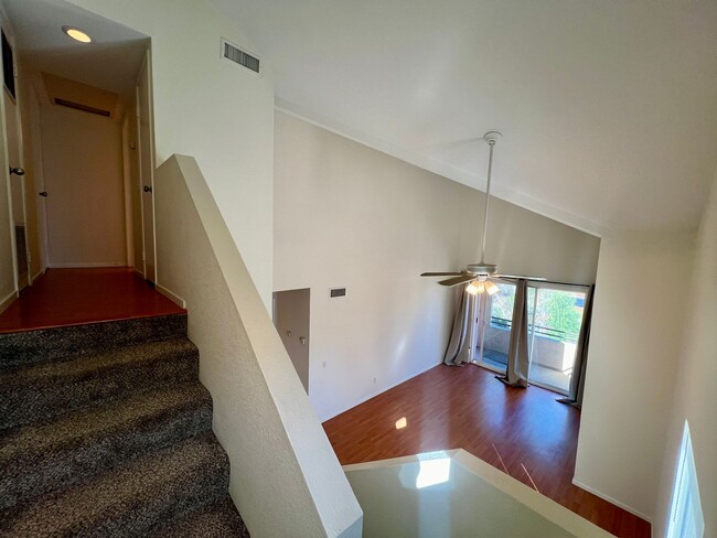 Foto del edificio - *REDUCED DEPOSIT* LARGE 2BD/2BA University...