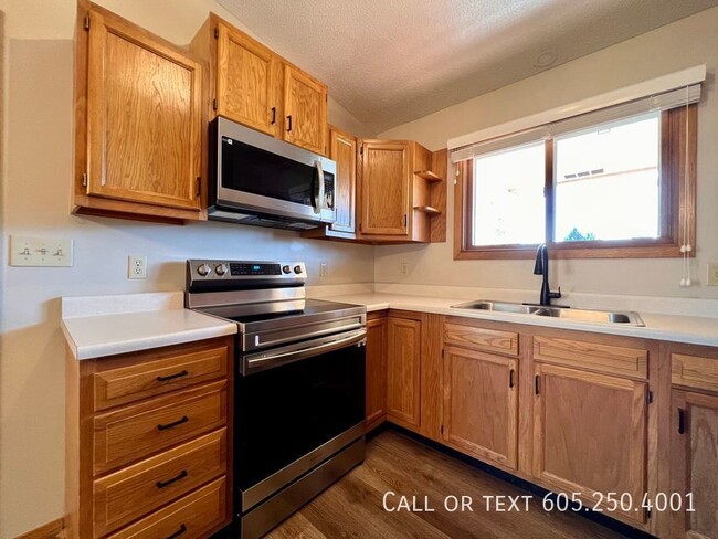 Building Photo - Beautiful 3 Bed 2 Bath House in West Sioux...