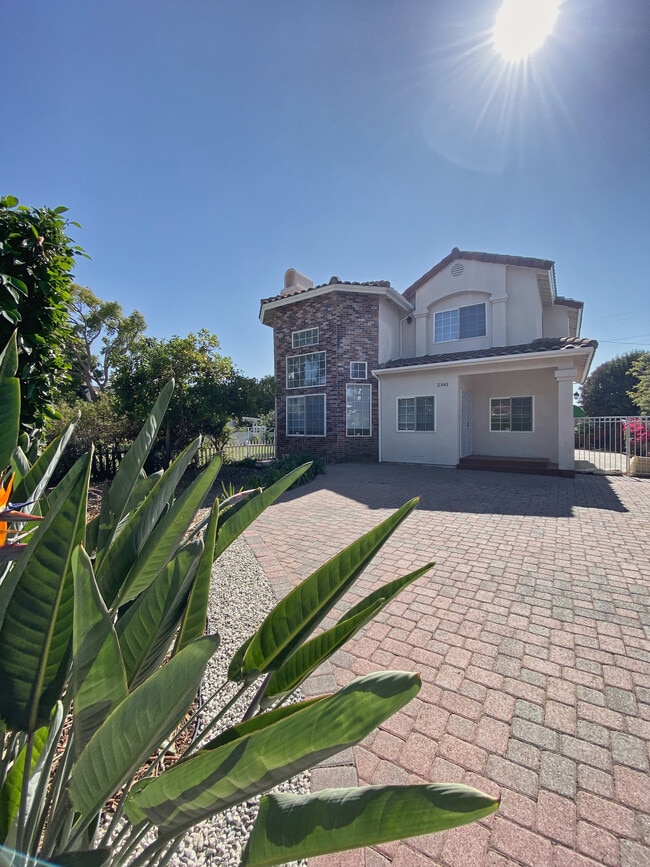 Building Photo - 3941 Beethoven St