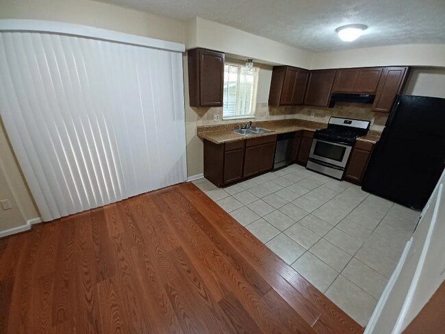 Foto del edificio - 8893 Roberts Dr