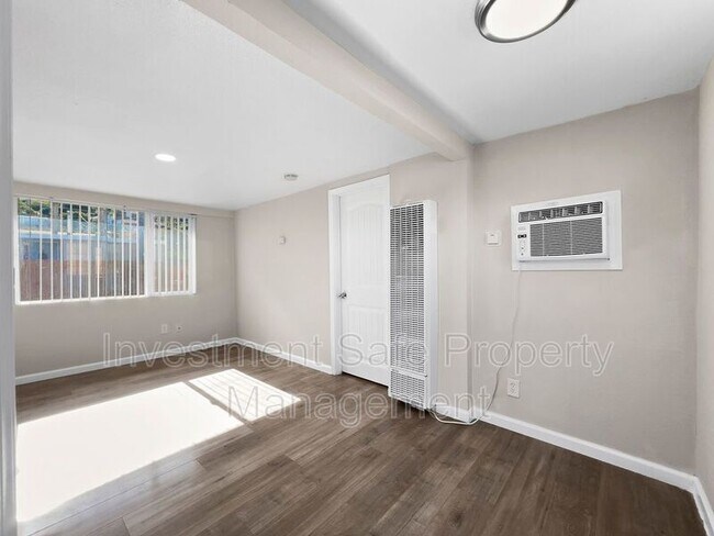 Foto del edificio - 743-745 Ballard St