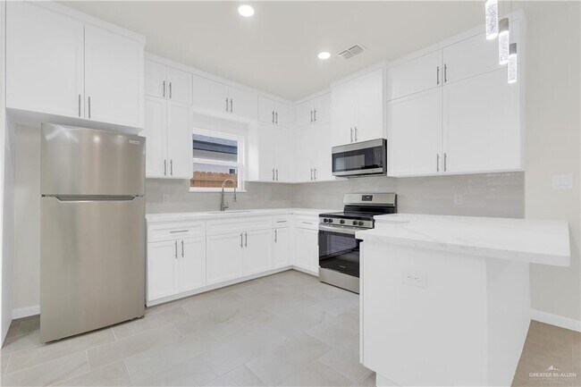 Building Photo - 18 E 24th St