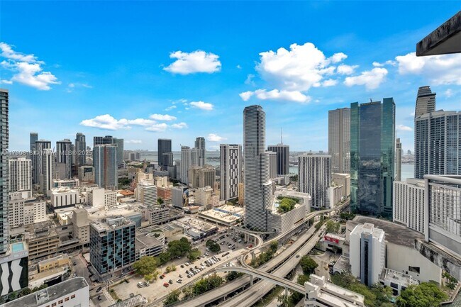 Foto del edificio - 350 S Miami Ave