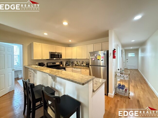 Building Photo - 66 Egmont St