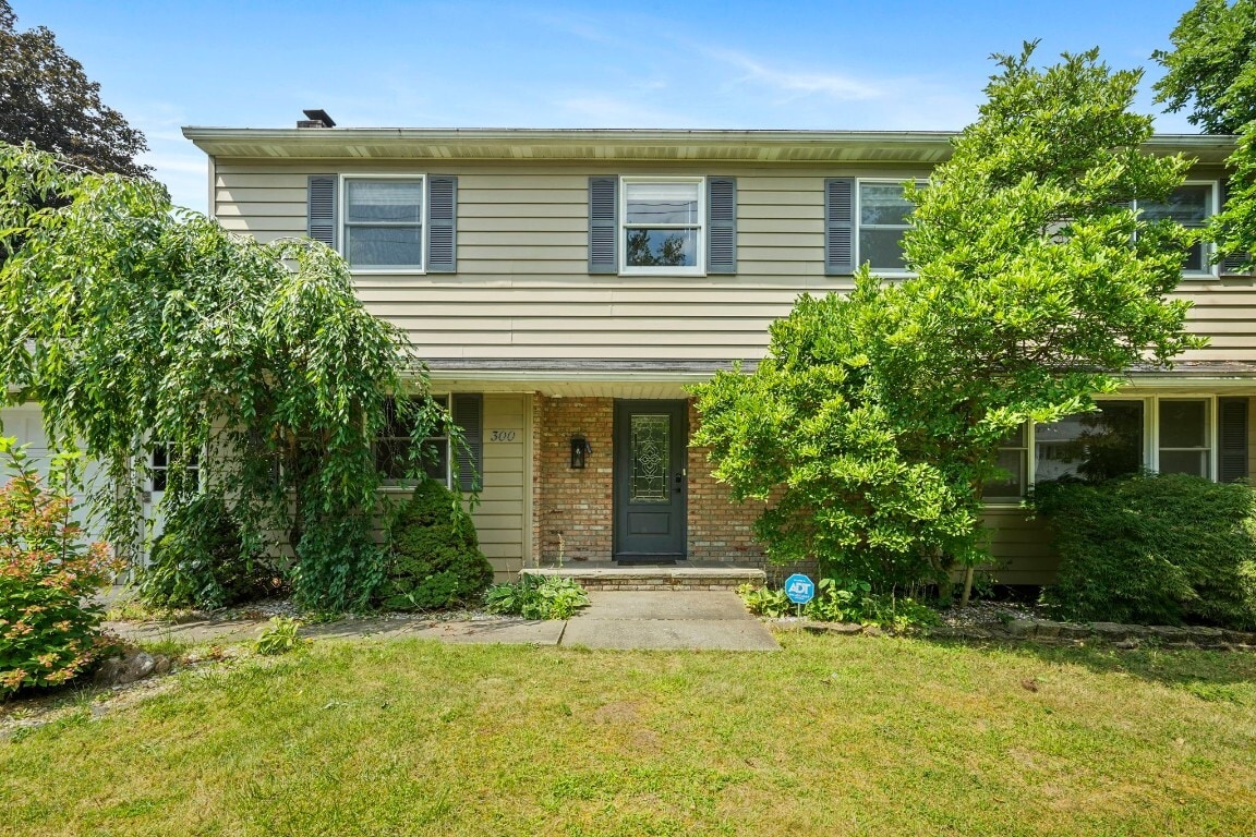 Primary Photo - 300 Murray Hill Rd