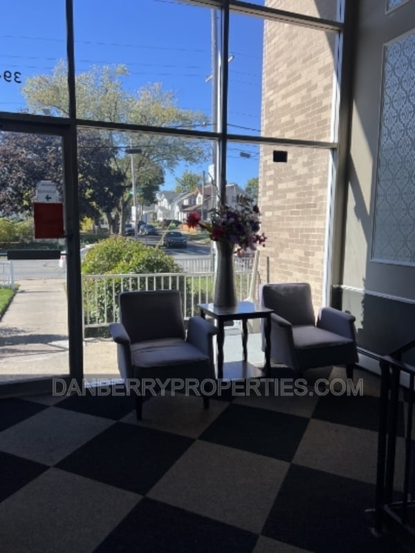 Building Photo - 3940 Jackman Rd