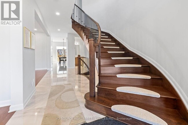 Photo du bâtiment - 733 Coast Cir