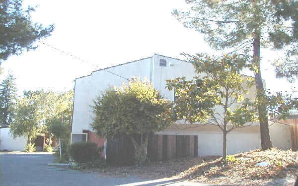 Foto del edificio - 427 Rincon Rd