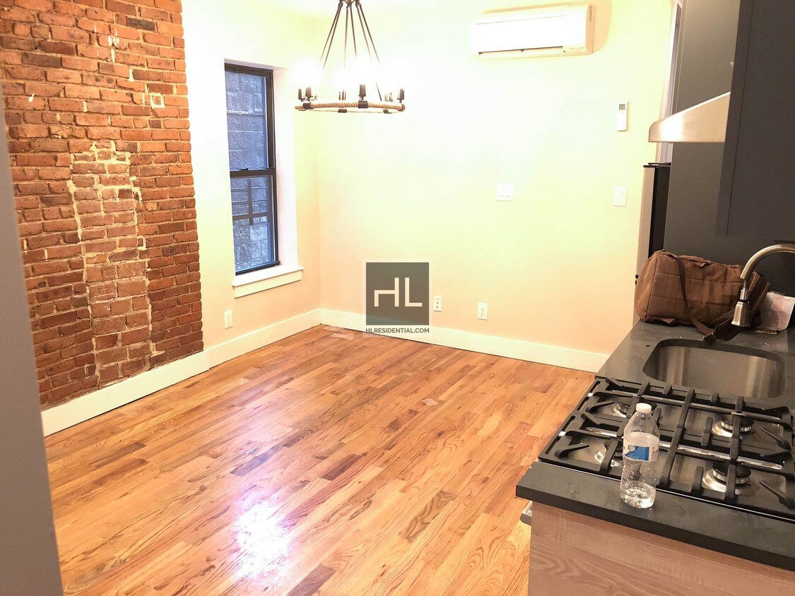 Foto principal - 295 Bainbridge St