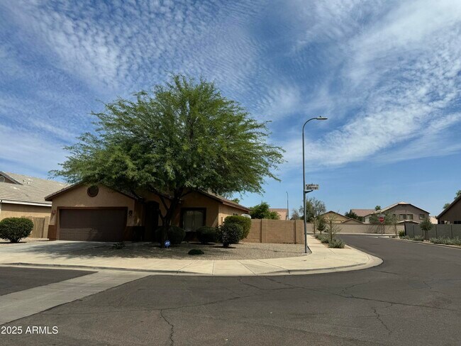 Foto del edificio - 2606 W Darrel Rd