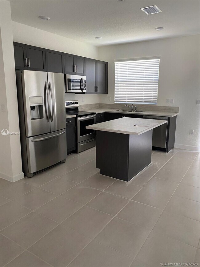 Foto del edificio - 20680 NE 7th Pl
