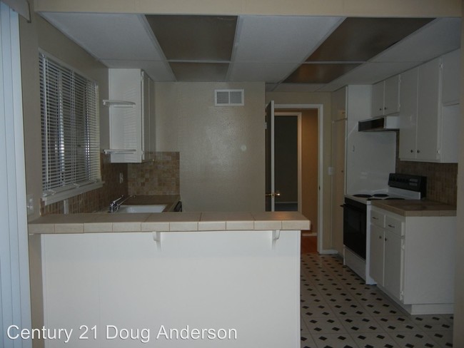 Building Photo - 42865 15th St W