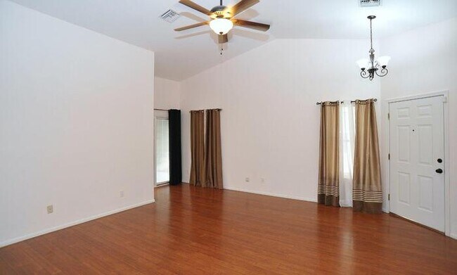 Foto del edificio - 3 Bedroom 2 Bathroom House