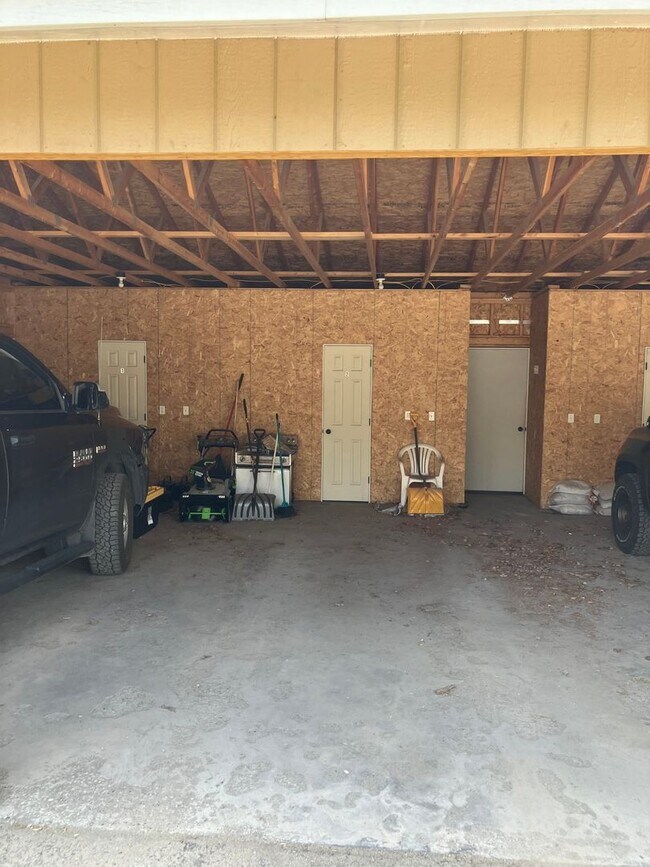 Building Photo - Charming 2-Bedroom, 1-Bathroom 4-Plex in D...