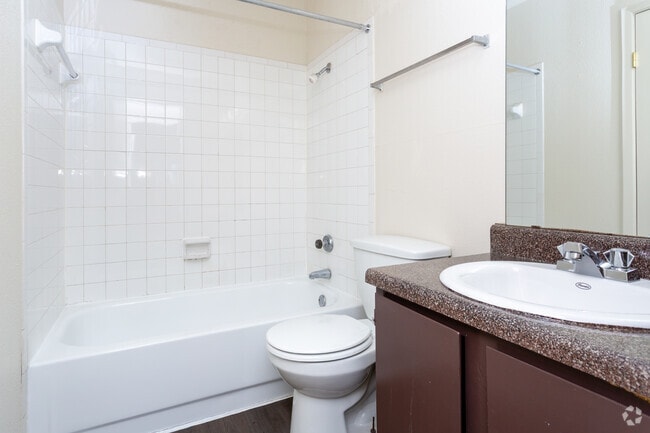 2HAB, 2BA- 932 ft² - Redbird Trails