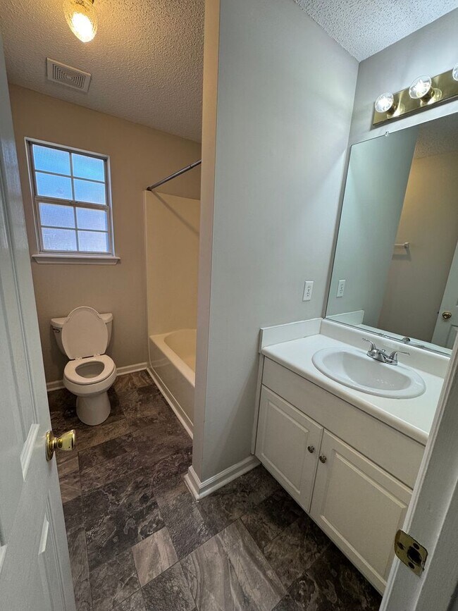 Foto del edificio - Spacious 4-Bedroom Home in Grovetown Cul-de-Sac with Fenced Yard & Covered Patio