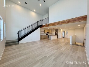 Building Photo - 2913 N Oak Trafficway