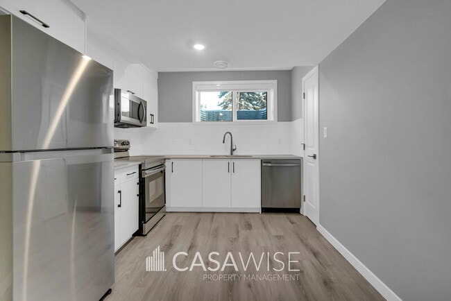 Building Photo - 9348-9154 154 St