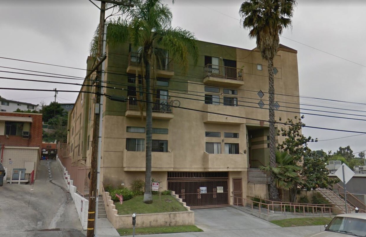 Foto principal - 3020 Rowena Ave