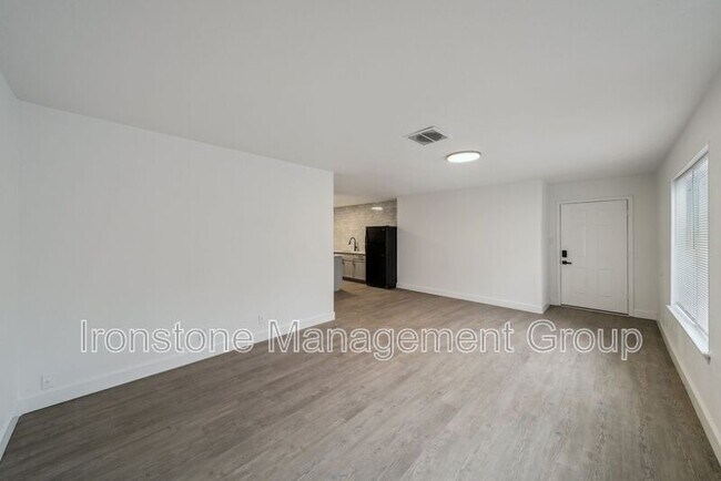 Building Photo - 4525 E 31st St