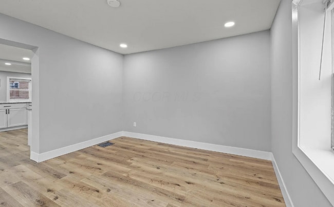 Foto del edificio - 528 Bassett Ave