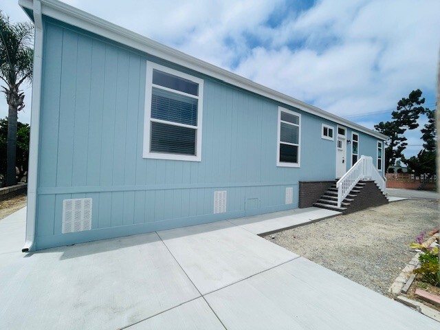Building Photo - 141 Douglas Dr