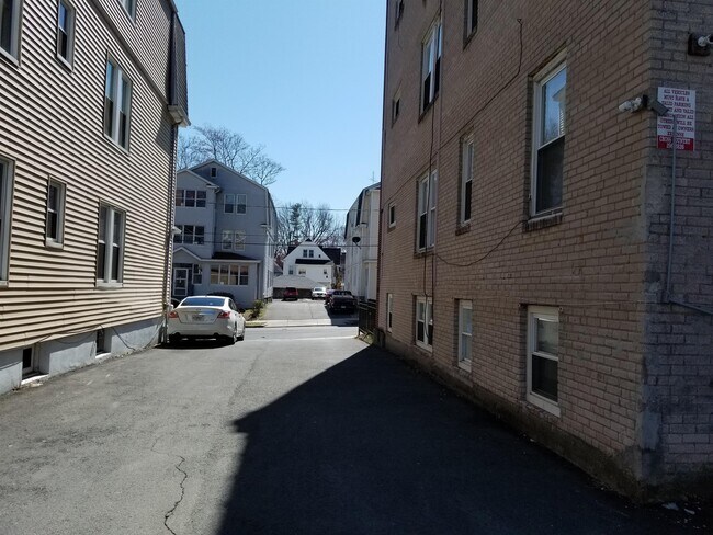Building Photo - 12-20 Rockville St