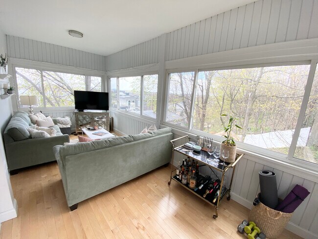 Building Photo - 119 G St