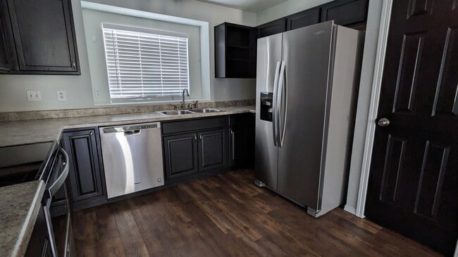 Building Photo - 5444 Hicks Dr