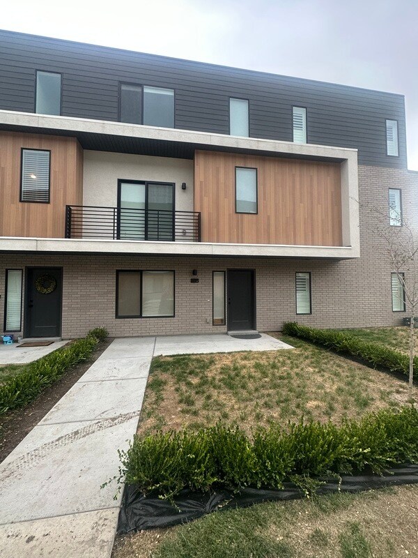 463 W 620 N, Centerville, UT 84014 Townhome Rentals in Centerville UT