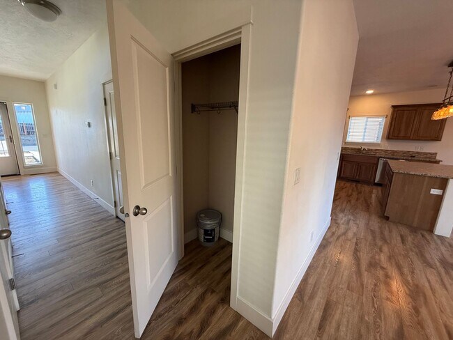 Foto del edificio - 4 Bed/2.5 Bath Single Family Home in SE Bend