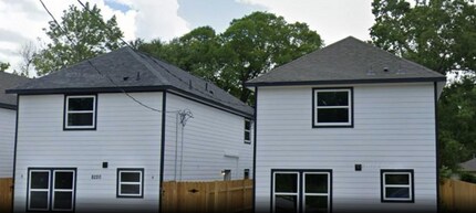 Building Photo - 8218 Crestview Dr