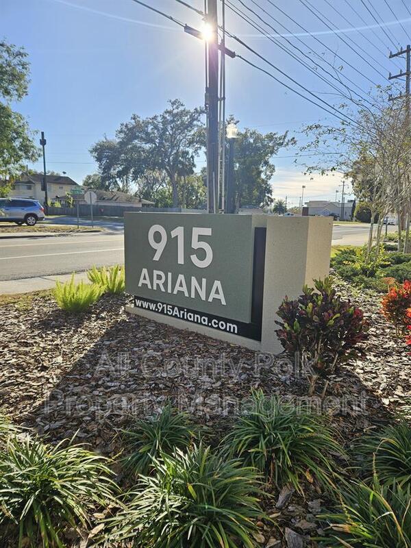 Building Photo - 915 Ariana St